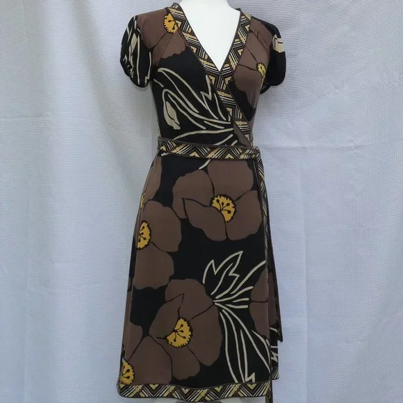 BCBG MaxAzria Tropical Print V Neck Sheath Dress, Size S - Picture 3 of 10